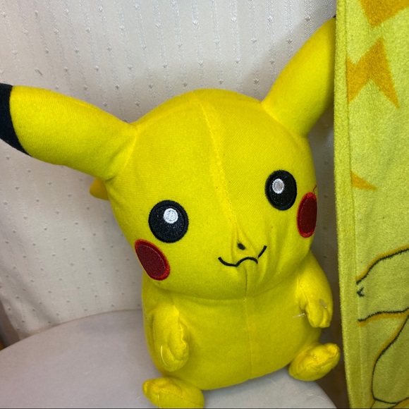 Pikachu pajamas and little plush - Picture 8 of 11